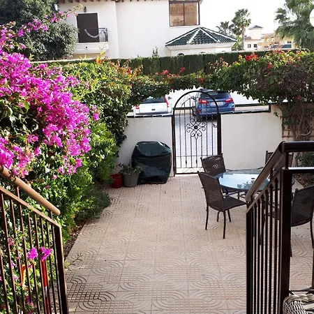 Family Townhouse 6 Sleeps Maribel Holiday home